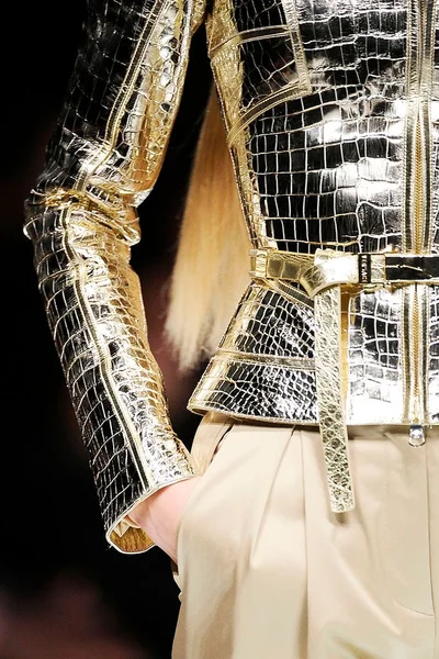 Look 19